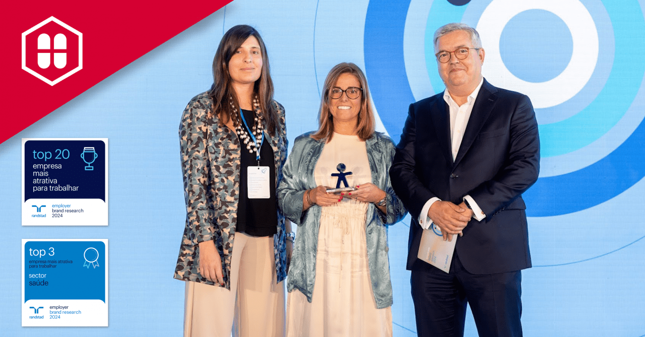 Hovione wins Randstad Award for best company to work_HR Director receiving the award on the stage