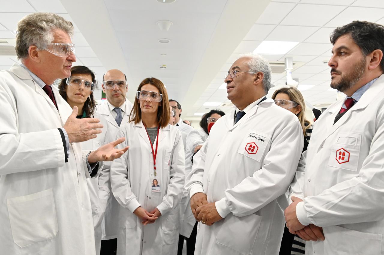 guy villax, antonio costa, pedro siza vieira no laboratorio